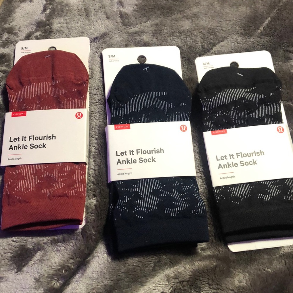 Lululemon let it flourish ankle socks